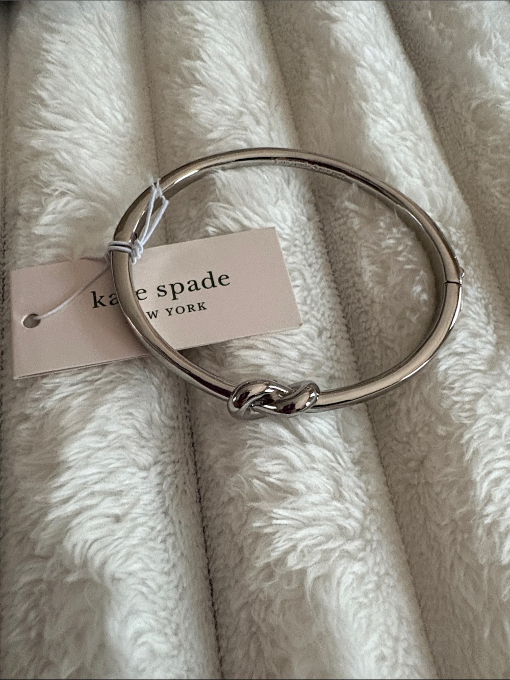 NWT Kate Spade ♠️ loves me knot bangle - Picture 5 of 10